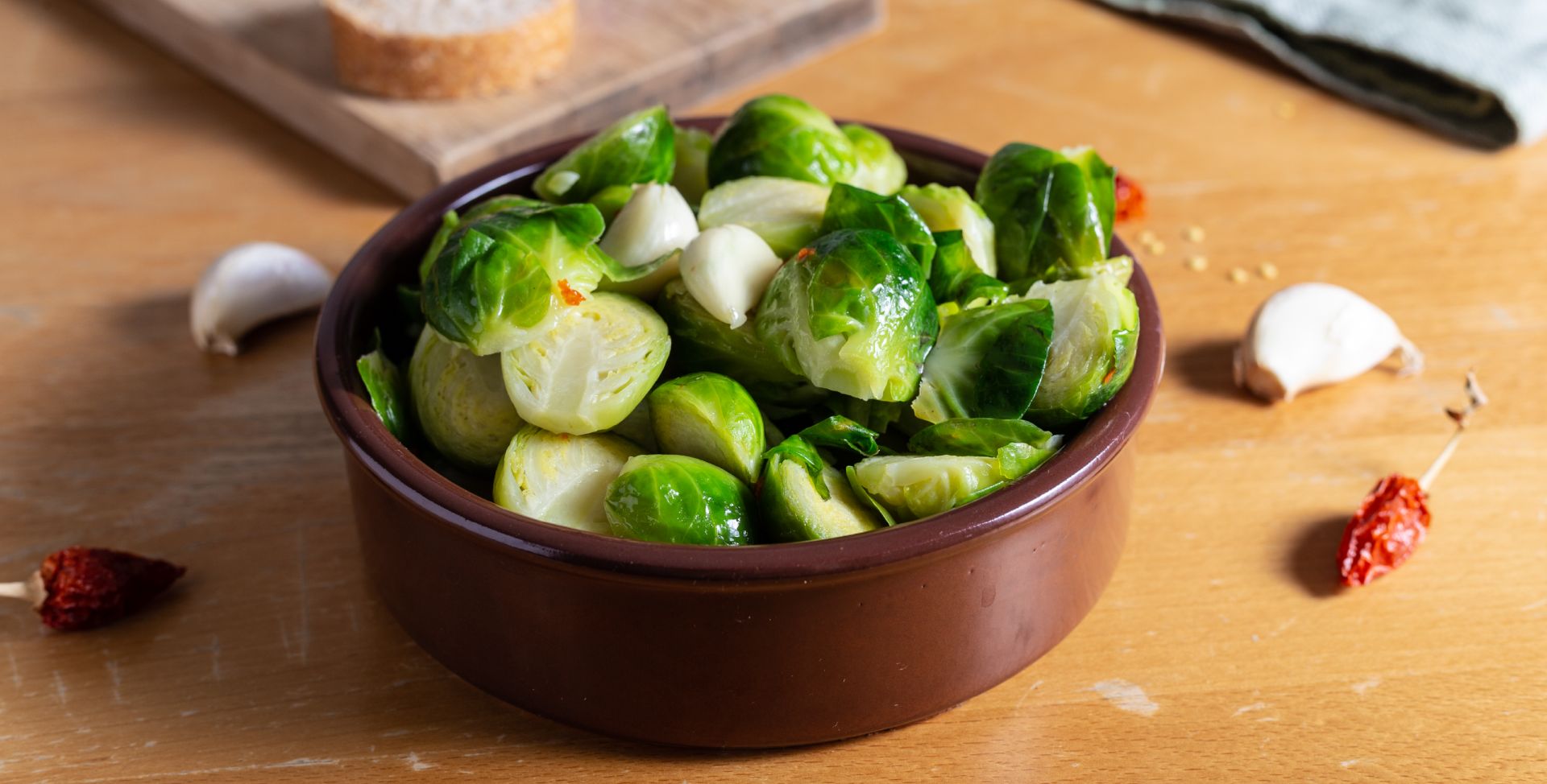 Eine Schüssel voller Broccoli, das voll mit Vitamin K steckt.