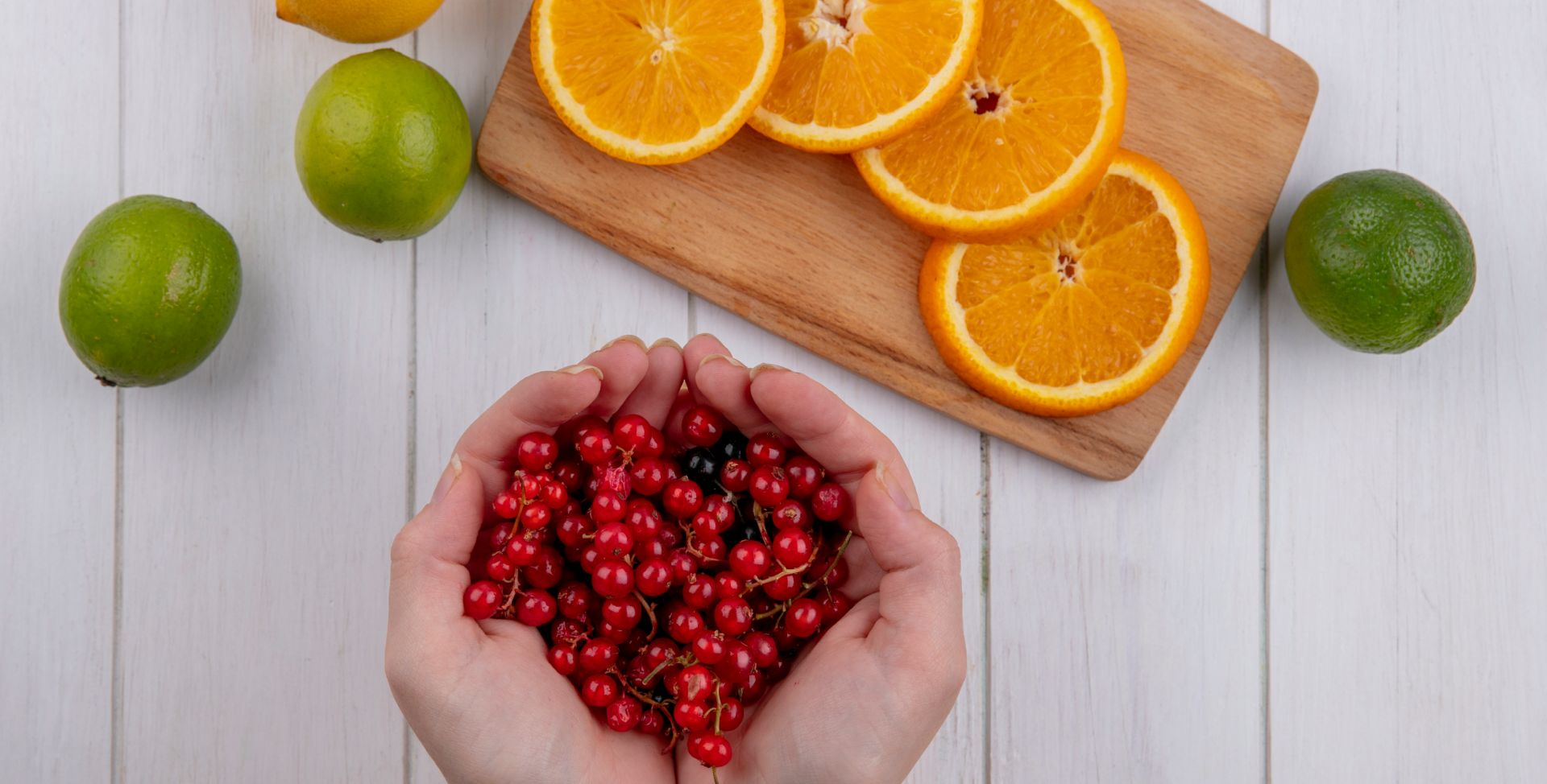 Zitrusfrüchte und Beeren gehören zu den Lebensmitteln, die das Immunsystem stärken.